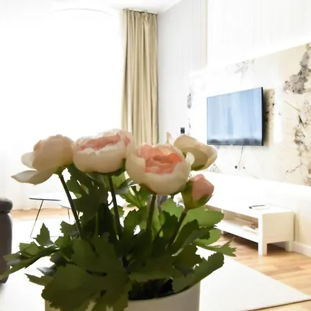 Chic Designer 2 Bdr Near Metro&dining