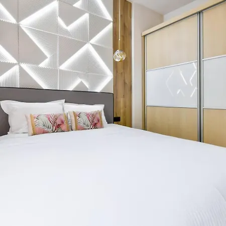 Chic Designer 2 Bdr Near Metro&dining *
