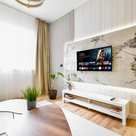 Апартамент Bright 2-bdr - Near Metro & Dining