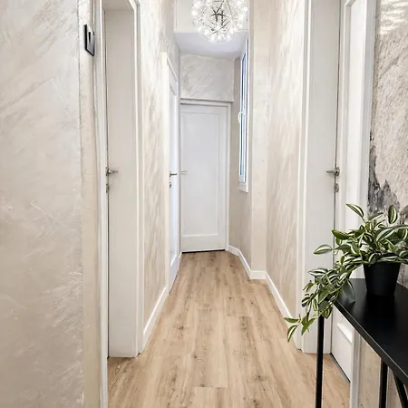 Chic Designer 2 Bdr Near Metro&dining