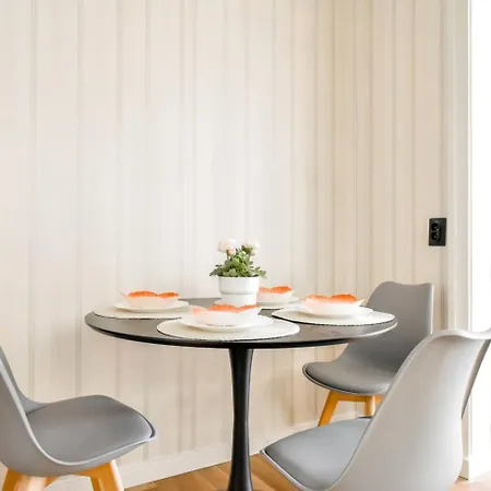 דירה Bright 2-bdr - Near Metro & Dining סופיה